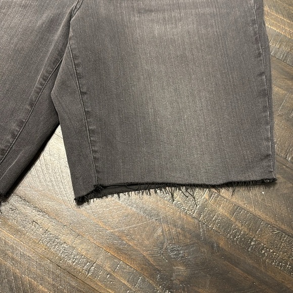 NWT TIME & TRUE WMNS black Bermuda shorts 10” inseam size 16 relax fit HIGH RISE - Picture 5 of 9